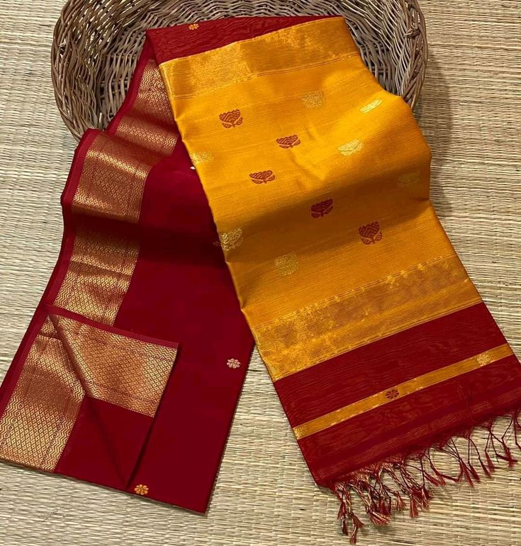 Maheshwari saree at saree showroom in Chinsurah Bus Stand, Hooghly